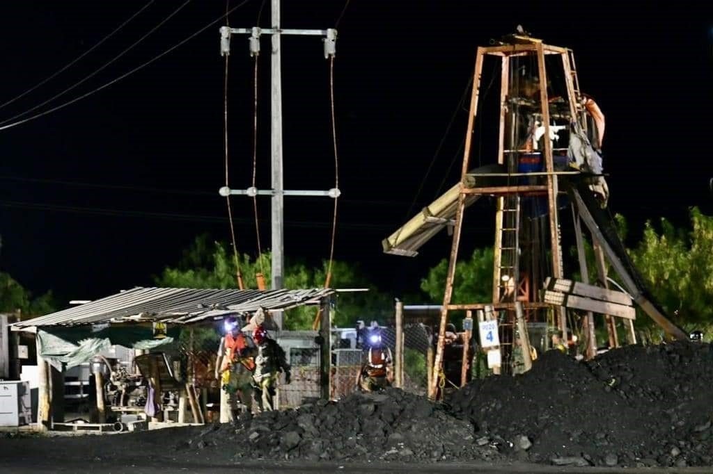 «Así sean millones, yo quiero un lugar donde llorarles a mi padre y hermano» : familiares ante posible indeminzación por mineros atrapados
