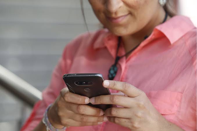 Quitar, revisar o destruir el celular, una de las agresiones más comunes en violencia familiar